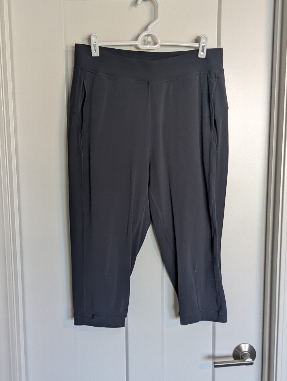 Lululemon Nulu Rejuvenate 18" Crop Yoga Pant - Dark Grey sz 10